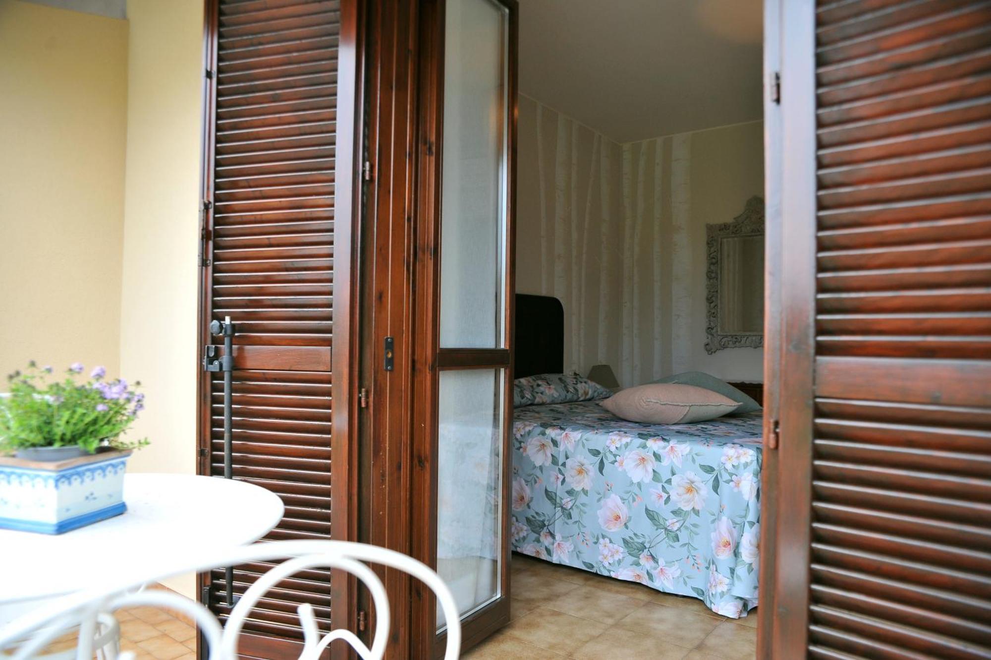 Casa Giuli Hotel มาแนร์บา เดล การ์ดา ภายนอก รูปภาพ